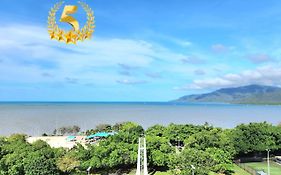 Cairns Luxury Seaview Apartment